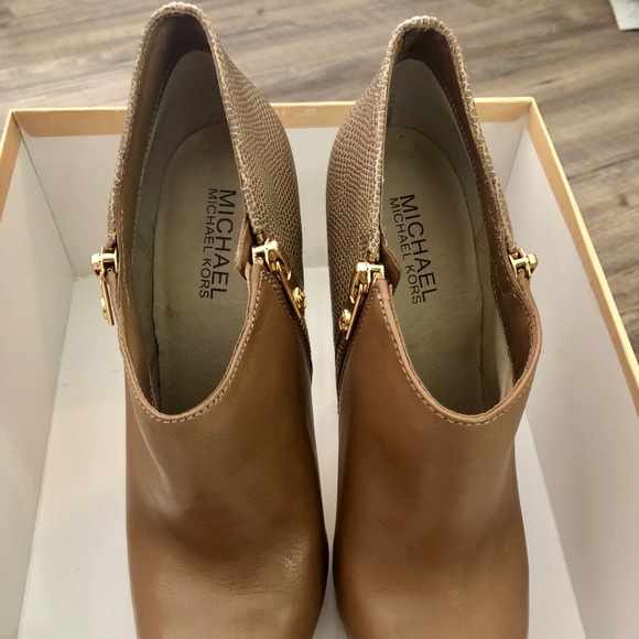 Shoes - Picture 6 of 8